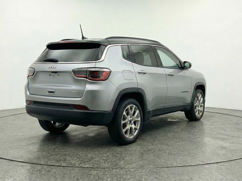 Used 2025 Jeep Compass Limited AWD/4WD image 9