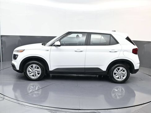 Certified 2026 Hyundai Venue SE FWD image 4