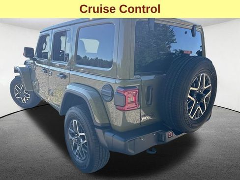 Used 2026 Jeep Wrangler Unlimited Sahara AWD/4WD image 10