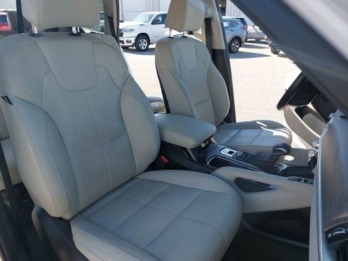 Used 2022 Kia Telluride EX w/ EX Premium Package image 10