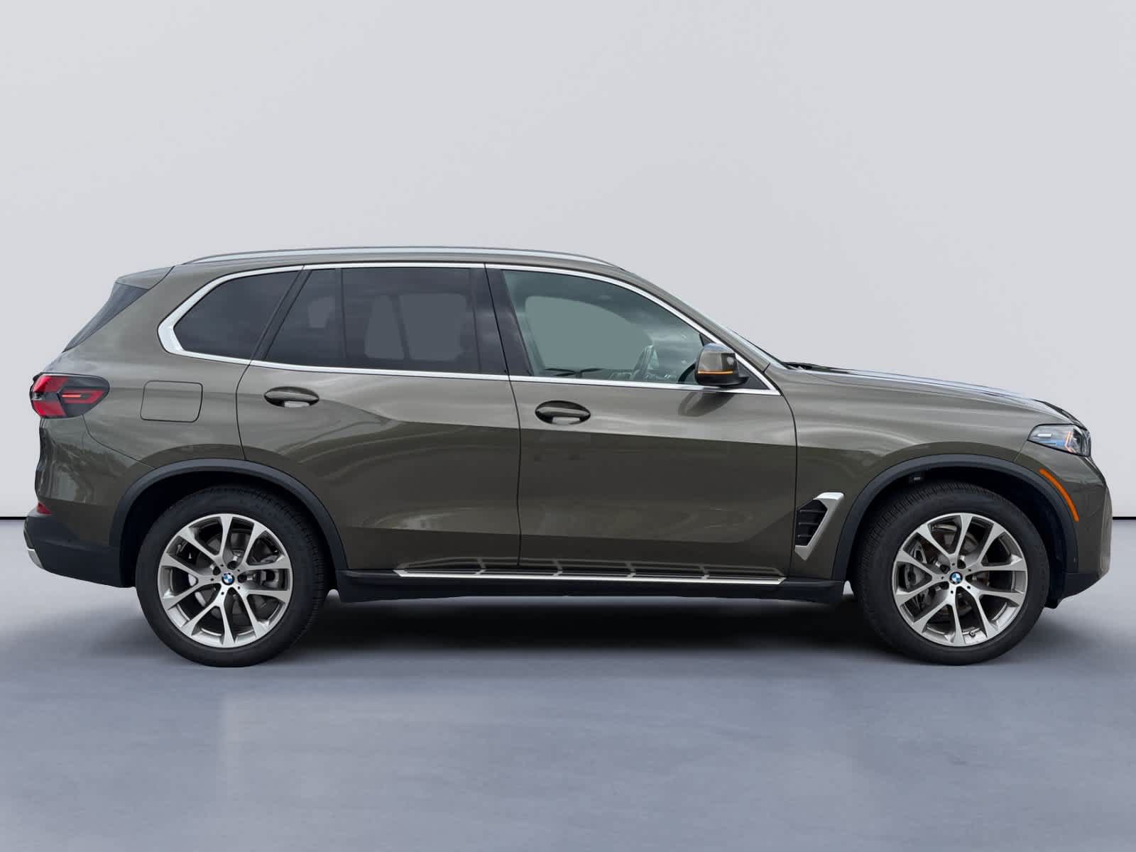 Used 2026 BMW X5 xDrive40i AWD/4WD image 3