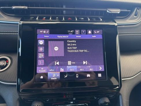 Used 2025 Jeep Grand Cherokee Altitude AWD/4WD image 18