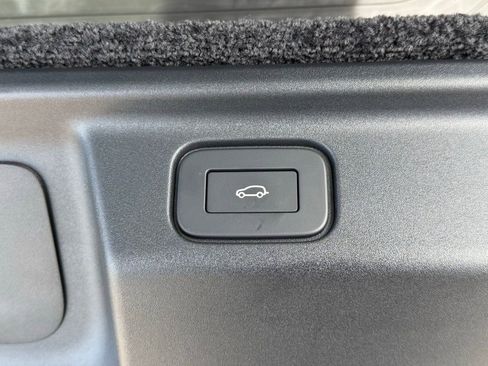 Certified 2025 Land Rover Range Rover SE AWD/4WD image 37