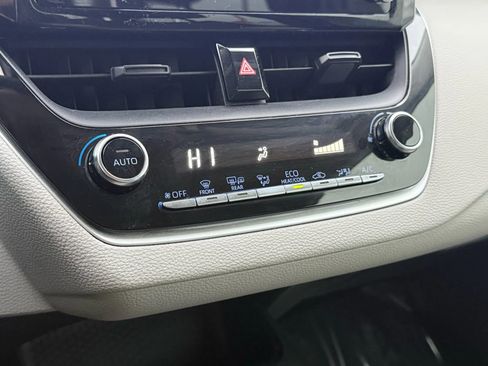 Used 2020 Toyota Corolla LE image 35