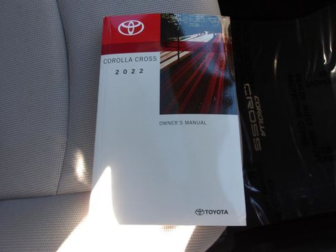 Used 2022 Toyota Corolla Cross LE w/ Moonroof Package FWD image 26