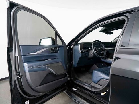 Used 2025 Cadillac Escalade IQ Sport 2 image 17