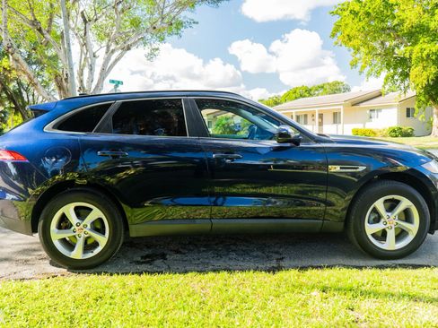 Used 2017 Jaguar F-PACE Premium image 21
