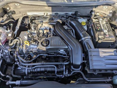 Certified 2022 Volkswagen Taos SEL w/ Panoramic Sunroof Package image 23