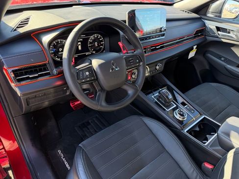 Used 2023 Mitsubishi Outlander SE Black Edition image 16