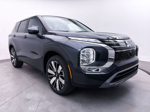 New 2026 Mitsubishi Outlander SE image 1