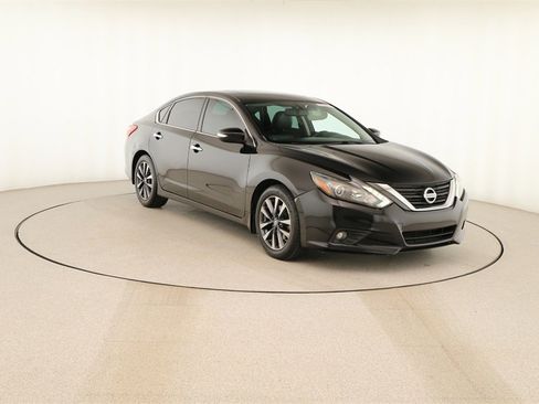 Used 2017 Nissan Altima 2.5 SL w/ 2.5 Technology Package image 10