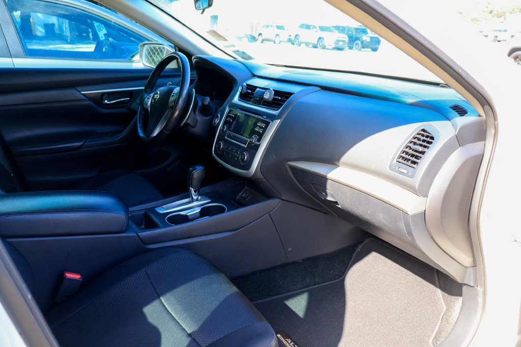Used 2017 Nissan Altima 2.5 SR w/ Midnight Edition Package FWD image 8