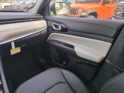New 2026 Jeep Compass Limited AWD/4WD image 18