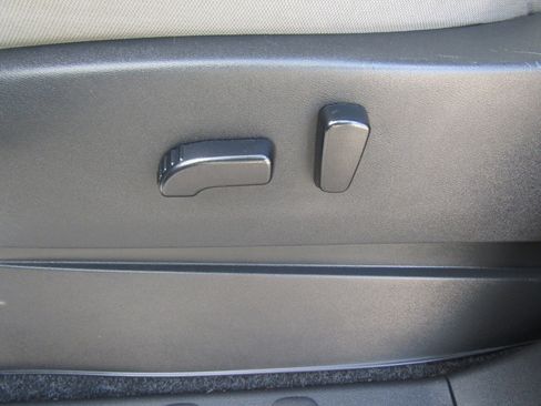 Used 2022 Nissan Frontier SV w/ Technology Package image 18