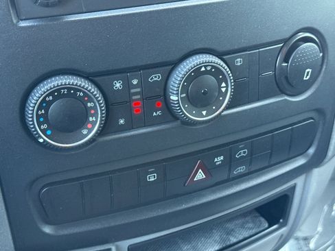 Used 2016 Mercedes-Benz Sprinter 2500 image 20