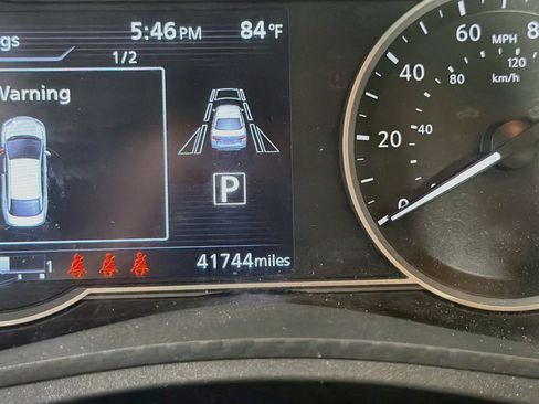 Used 2025 Nissan Versa SR FWD image 19