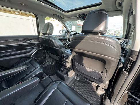 Used 2021 Jeep Grand Cherokee L Limited AWD/4WD image 38