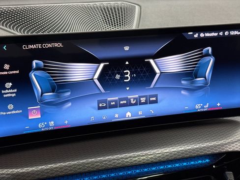 Used 2025 BMW 230i 230i w/ M Sport Package image 25