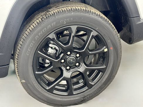 New 2025 Jeep Compass Latitude w/ Sun & Sound Group image 43