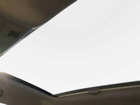 Used 2025 Volkswagen Jetta SE w/ Sunroof Package image 16