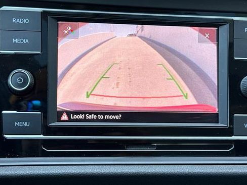 Used 2020 Volkswagen Jetta SE w/ SE Cold Weather Package FWD image 19