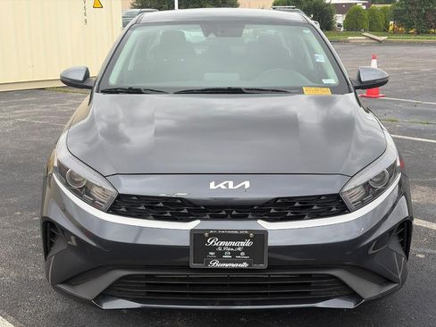 Used 2023 Kia Forte LXS w/ LXS Technology Package FWD image 2