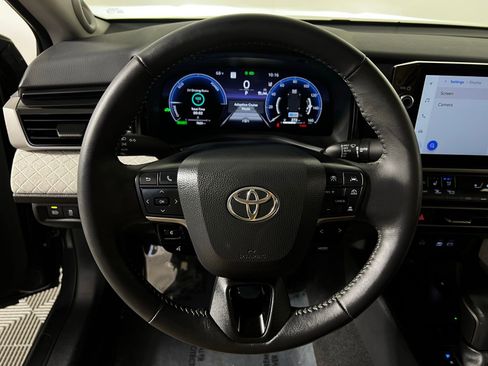 Used 2025 Toyota Camry XLE image 16