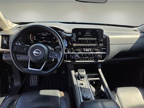 Used 2023 Nissan Pathfinder Platinum AWD/4WD image 13