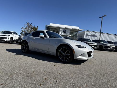 Used 2017 MAZDA MX-5 Miata RF Grand Touring image 3