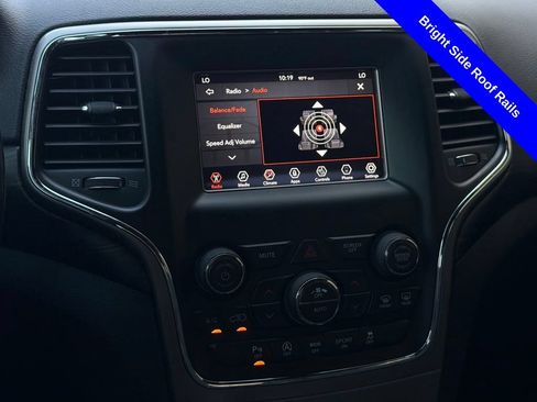 Used 2019 Jeep Grand Cherokee Laredo w/ Security & Convenience Group AWD/4WD image 16