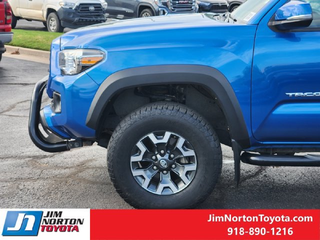 Used 2017 Toyota Tacoma TRD Off-Road w/ Tow Package AWD/4WD image 9
