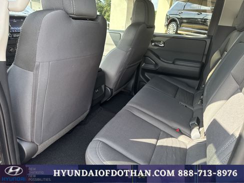 Used 2024 Nissan Frontier SV AWD/4WD image 12