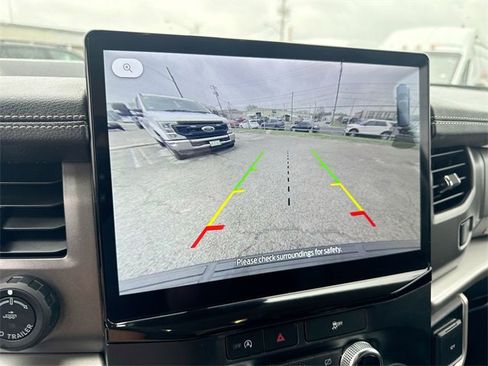 Used 2023 Ford Expedition XLT image 28