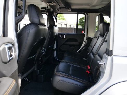 Used 2022 Jeep Wrangler Unlimited Sahara AWD/4WD image 21