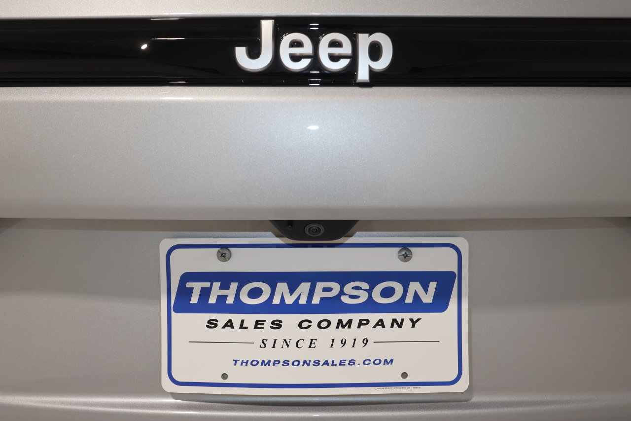 Used 2025 Jeep Grand Cherokee Summit w/ Adv Protech Group IV AWD/4WD image 39