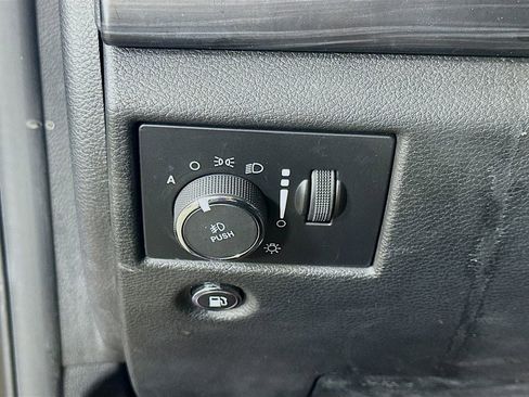 Used 2021 Jeep Grand Cherokee Laredo X image 21