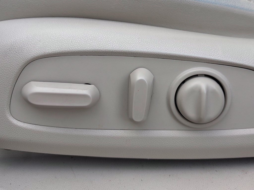 Used 2023 Buick Enclave Essence FWD image 6