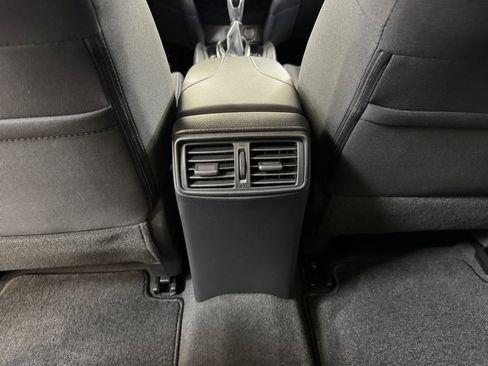 Used 2020 Nissan Rogue SV image 17