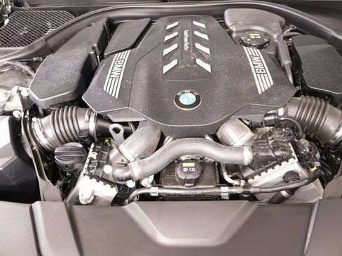 Used 2021 BMW 750i xDrive w/ Executive Package image 22