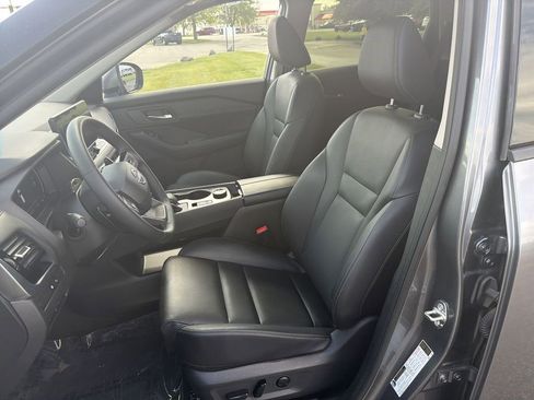 Certified 2025 Nissan Rogue SL w/ Tech Package AWD/4WD image 20