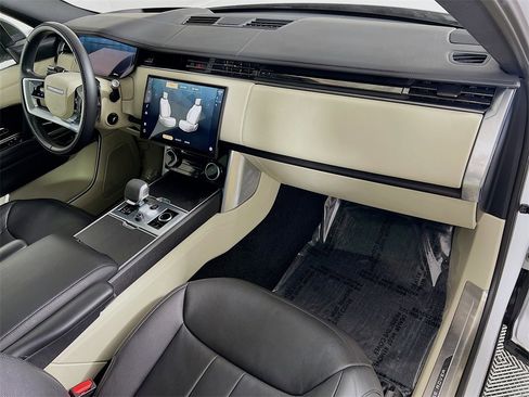 Used 2022 Land Rover Range Rover Long Wheelbase SE image 32