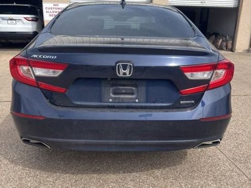 Used 2018 Honda Accord Touring image 4