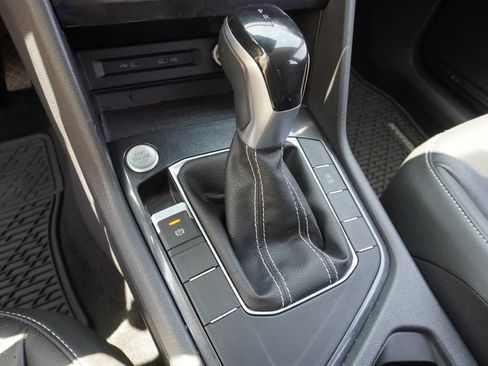 Used 2022 Volkswagen Tiguan SE FWD image 19