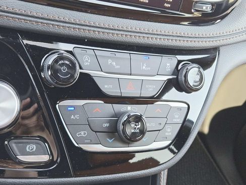 New 2026 Chrysler Pacifica Pinnacle AWD/4WD image 29