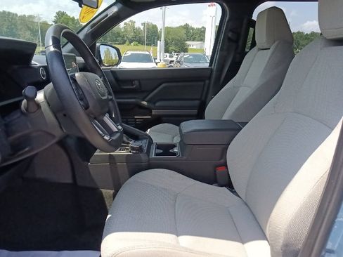 Used 2025 Toyota 4Runner SR5 AWD/4WD image 15