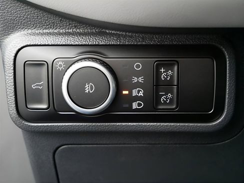 Used 2025 Ford Explorer Active w/ Active Comfort Package image 18