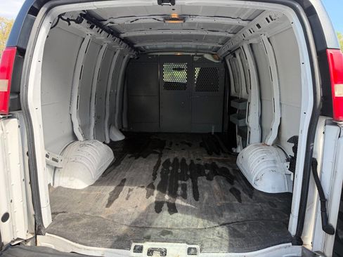 Used 2013 Chevrolet Express 2500 RWD image 27