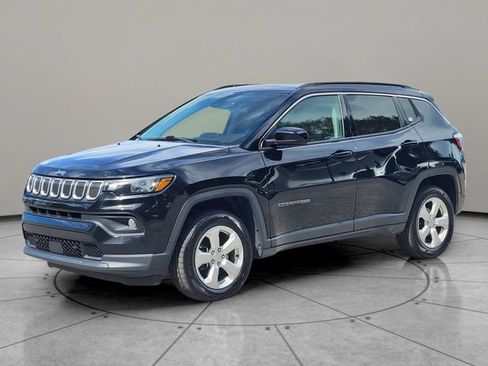 Certified 2022 Jeep Compass Latitude w/ Sun and Sound Group AWD/4WD image 3