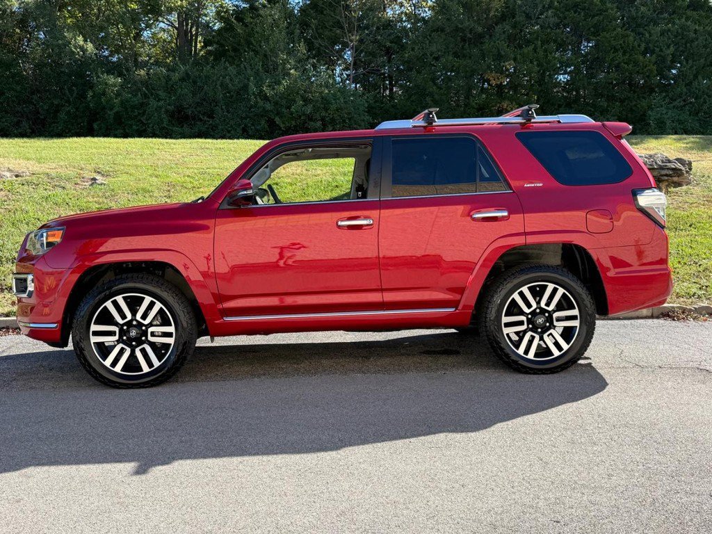 Used 2022 Toyota 4Runner Limited AWD/4WD image 2