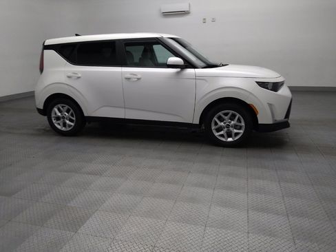 Used 2025 Kia Soul LX image 11